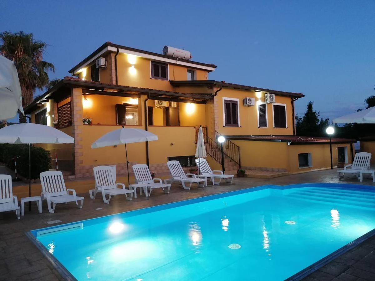 B&B Villa Isa Riaci Екстериор снимка